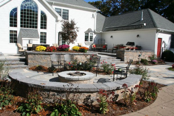 Outdoor Living Paver patio with Steps, Walls, Fire pit and Outdoor Kitchen
