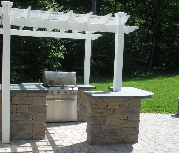 Outdoor Kitchen and Bar with Built-in Grill