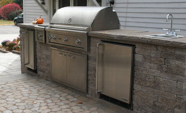 outdoor-kitchens-with-stainless-steel-cabinets